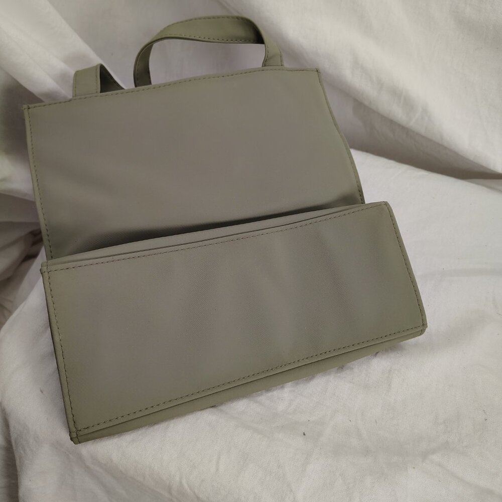 No Boundaries, bag with cellphone holder, grey, 9.5" x 8" x 3.5" - Picture 4 of 6